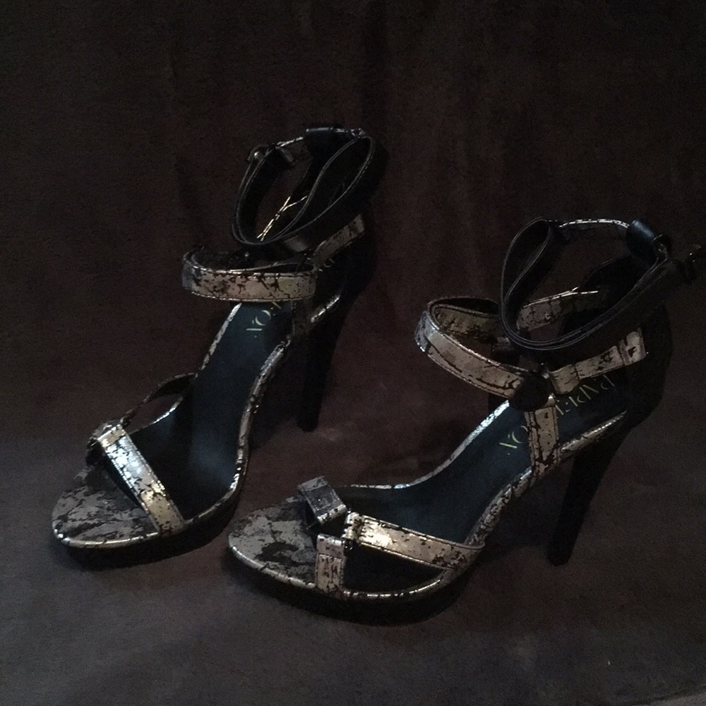 Paper Fox silver and black stilettos